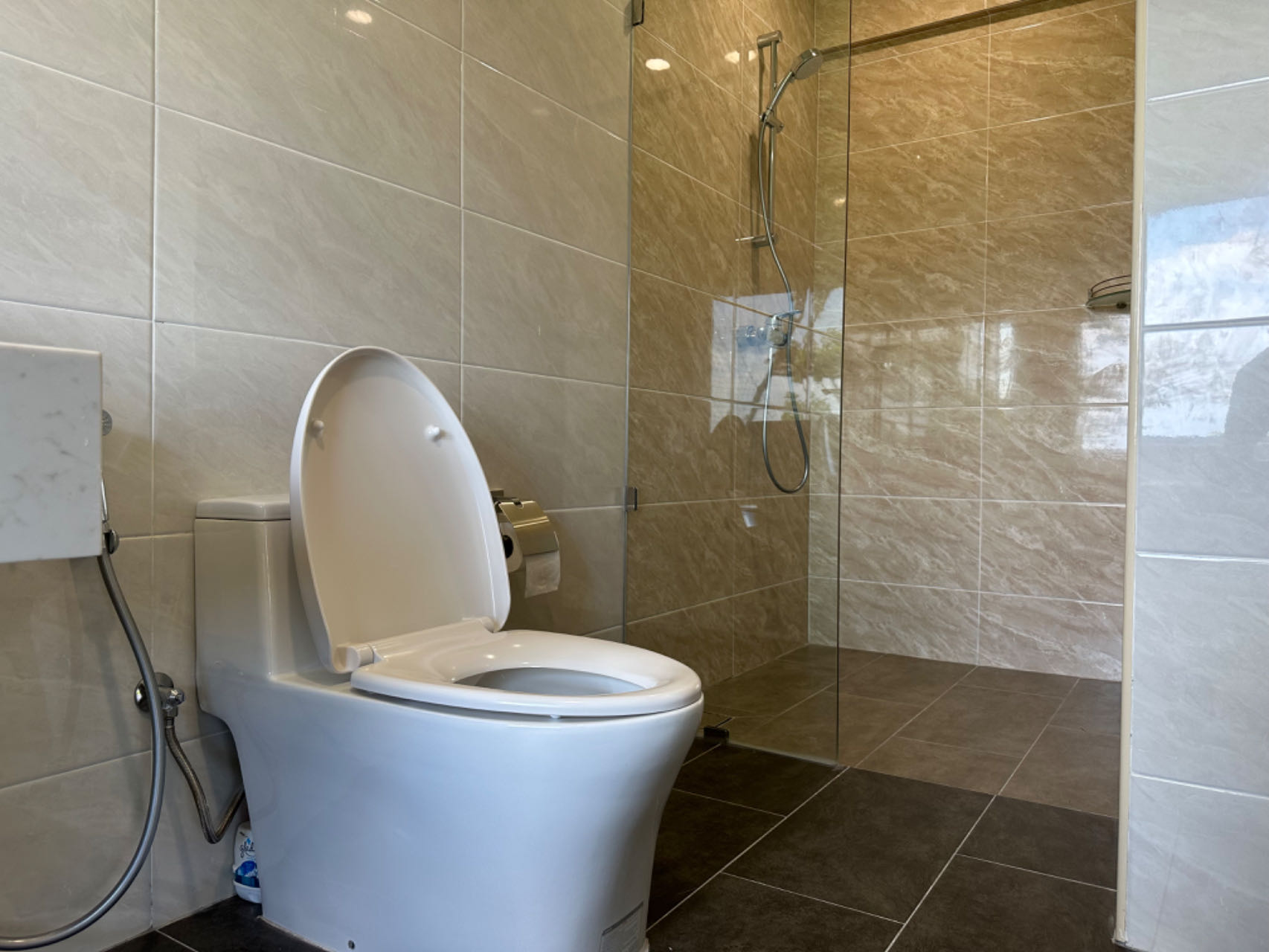 Standard Room with Bathtub